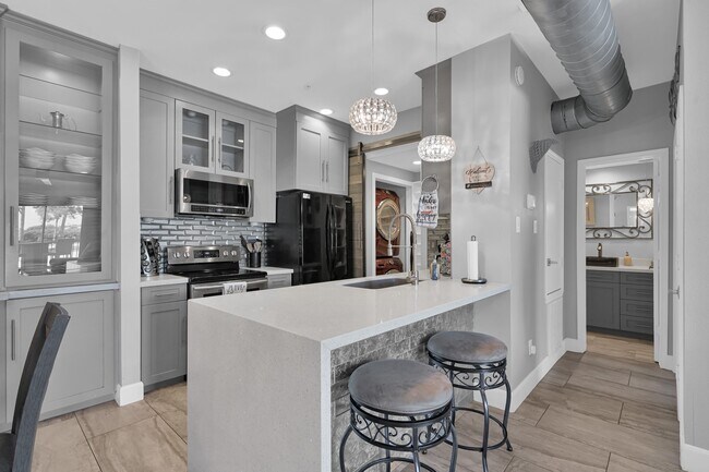 Building Photo - 12800 Melville Dr