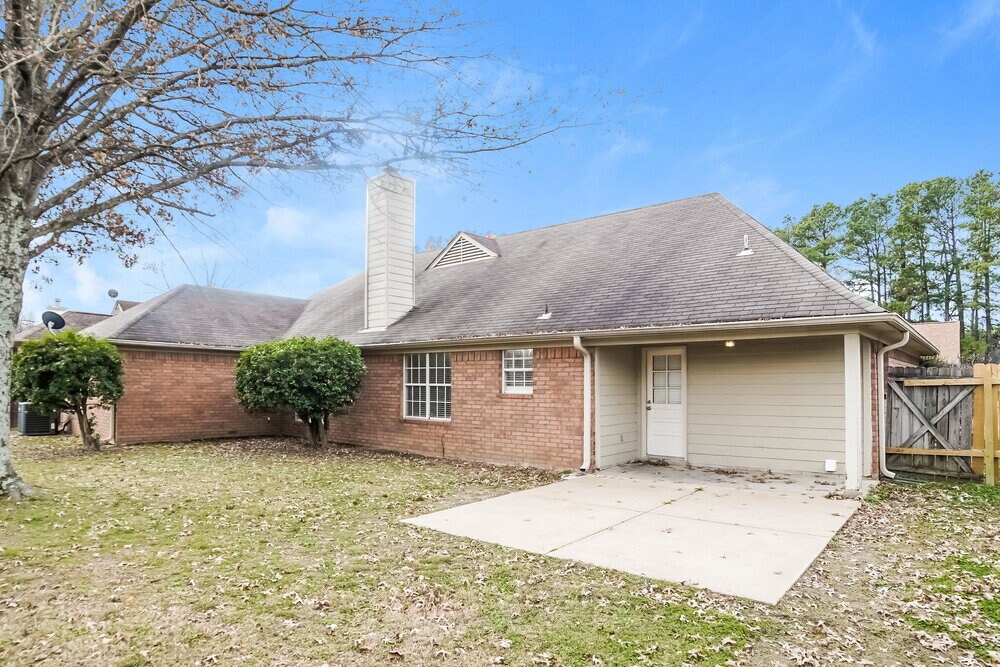 Building Photo - 5618 Heather View Dr