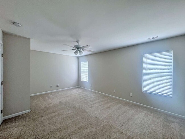 Building Photo - Spacious Three Bedroom Home in Churchill N...