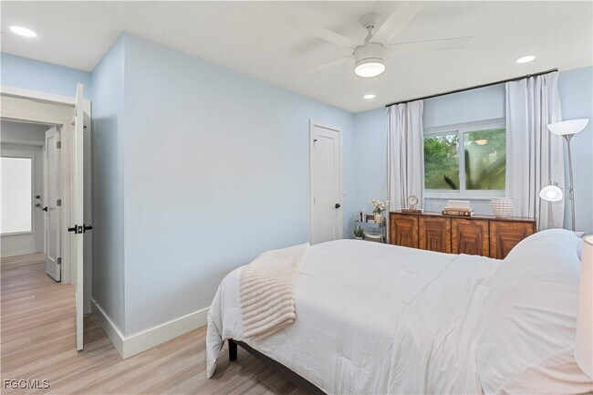 Building Photo - 2412 La Salle Ave