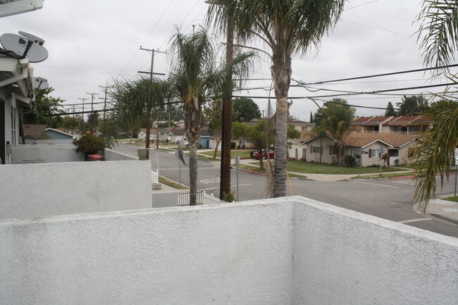 Building Photo - 20703 Roseton Ave