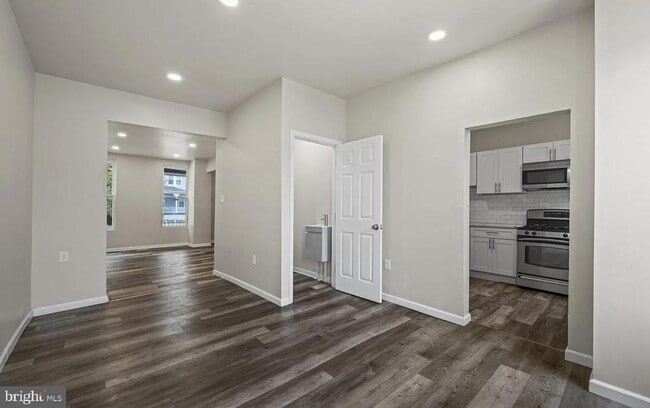 Building Photo - 3030 Windsor Ave