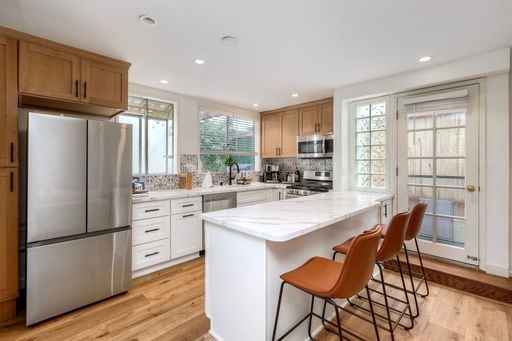 Building Photo - San Diego Coastal Dream Crown Point Jewel 3 or 6 Month lease only Partially Furnished Ready for M...