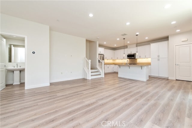 Building Photo - 906 El Paseo