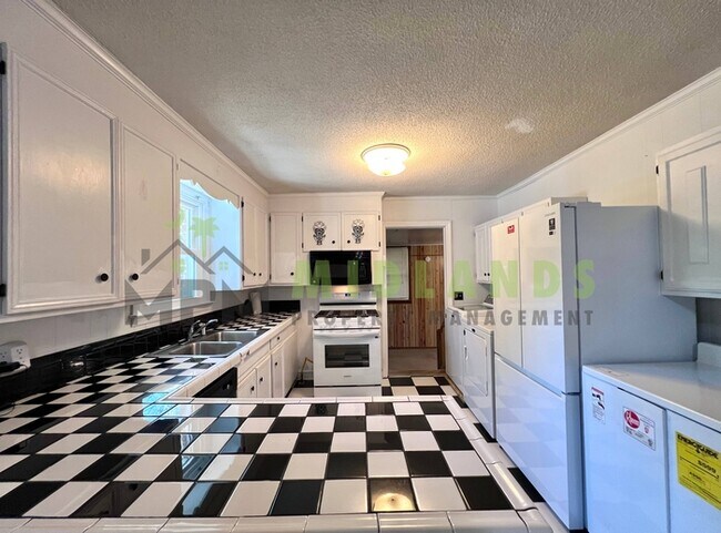 Building Photo - 3836 Davies Dr