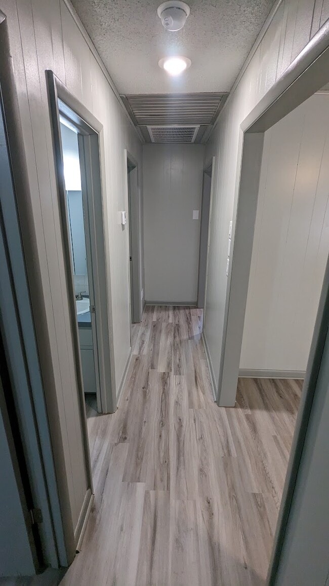 Building Photo - 220 Sulphur St