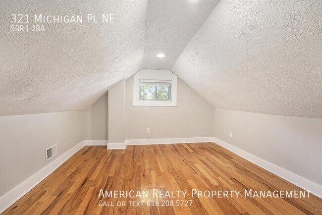 Building Photo - 321 Michigan Pl NE