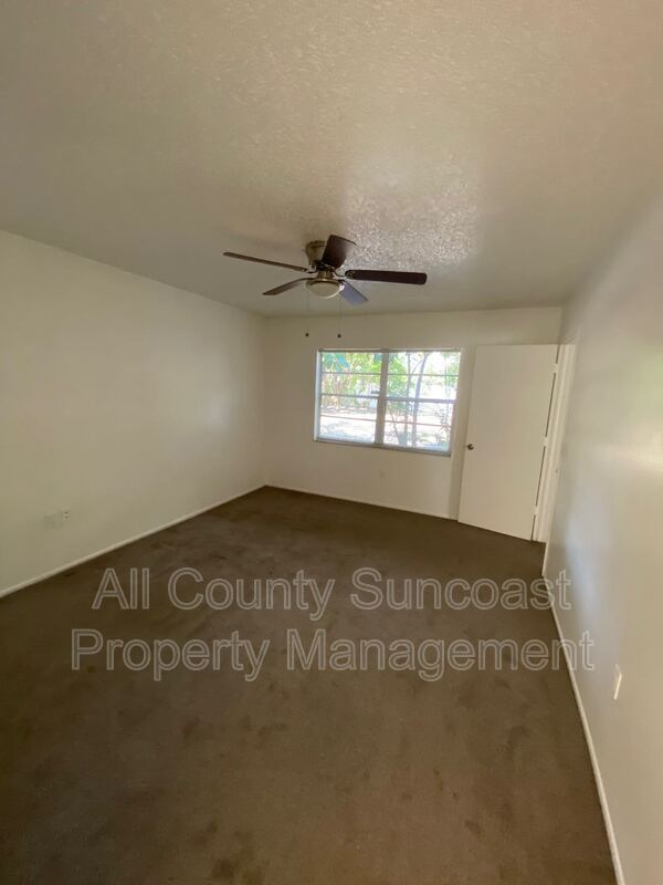 Building Photo - 2925 Pinellas Point Dr S