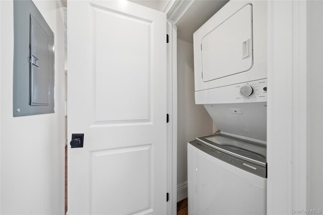 Building Photo - 13 W Hoffman Ave