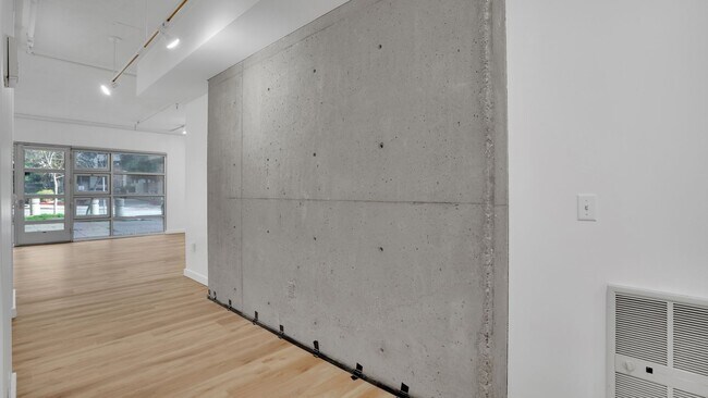 Building Photo - EPIC REA - Modern-Style 1 BR/1 BA Condo in...