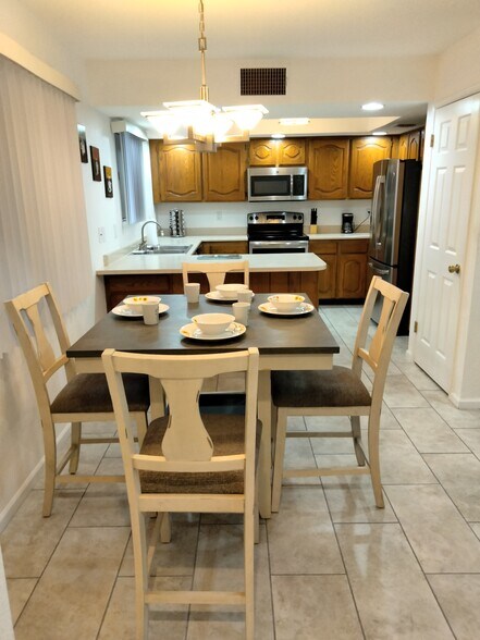 Building Photo - 4303 E Cactus Rd