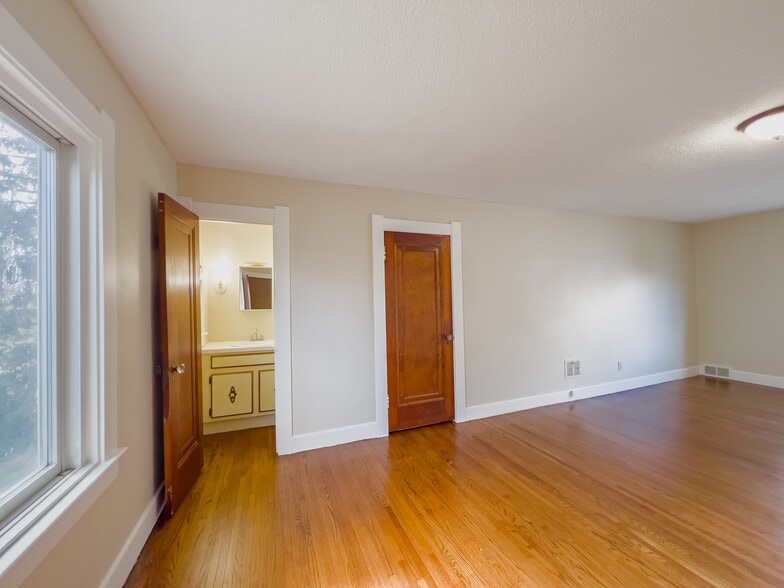 Building Photo - 464 Shasta Dr