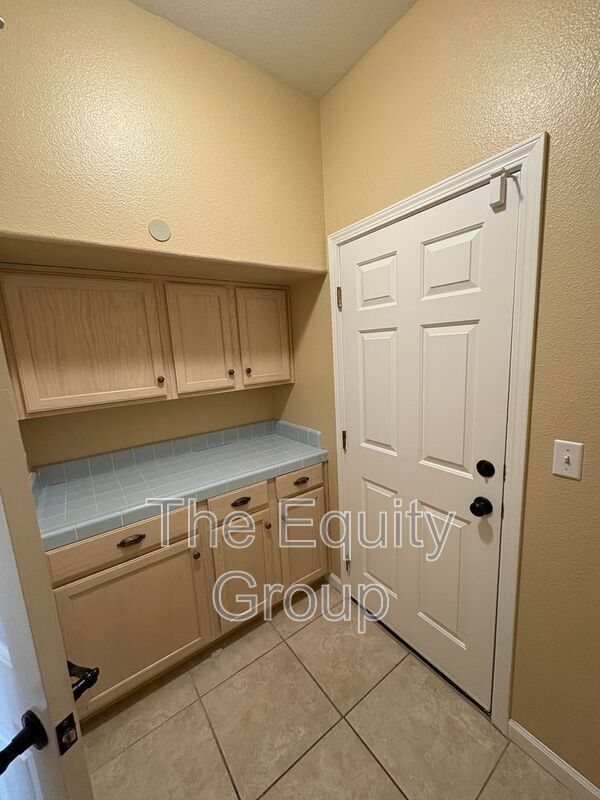 Building Photo - 938 W Encore Dr