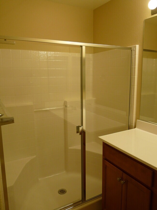 Building Photo - SOUTHERN HIGHLANDS 3 BEDROOM, 3 BATH HOME