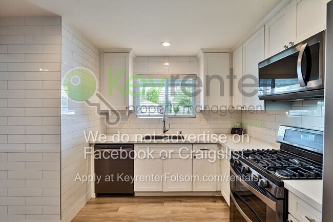 Building Photo - 10364 Newton Way
