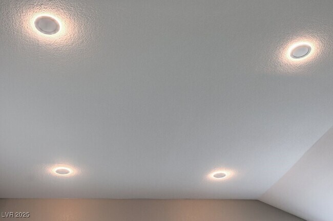 Building Photo - 10024 Sail Landing Ct