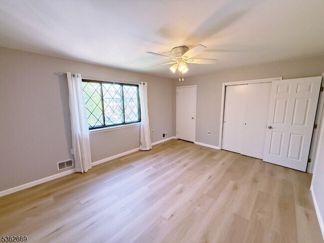 Building Photo - 254 Wildflower Ln