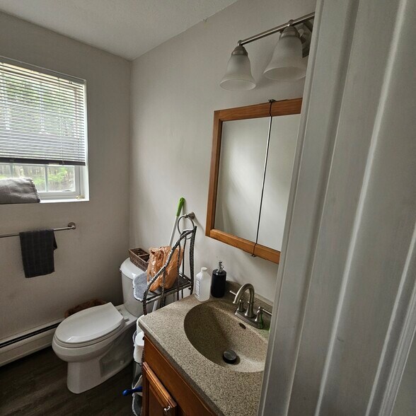 Building Photo - 137B Highrock Rd