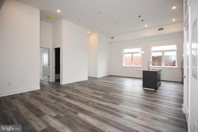 Building Photo - 6164 Ridge Ave