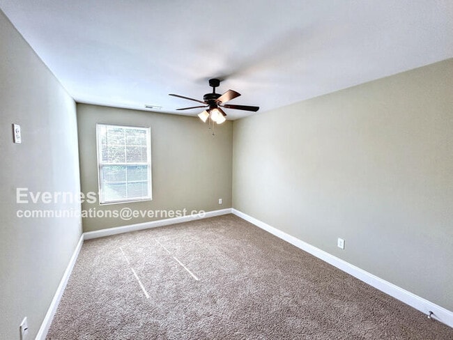 Building Photo - Spacious 3-Bedroom Home with Modern Comfor...