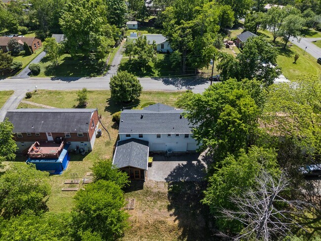 Building Photo - 340 Binkley Dr