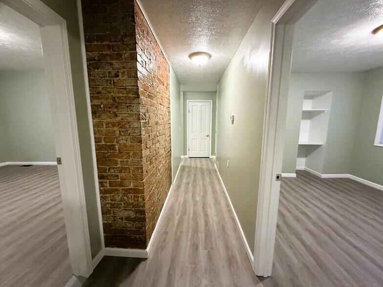 Building Photo - 412 Depot St