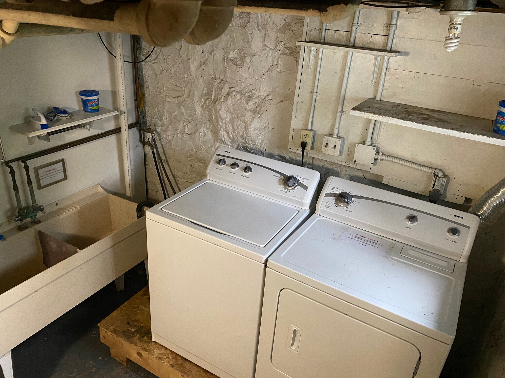 Building Photo - 619 N 17th Ave E