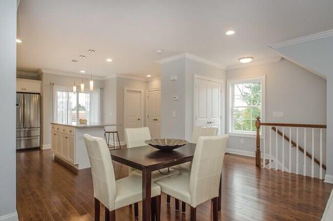 Building Photo - 777 N Main St