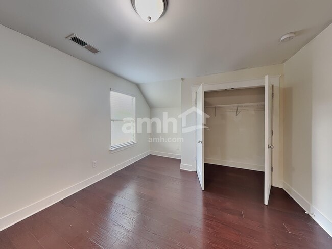 Building Photo - 1076 Adams Haven Bend