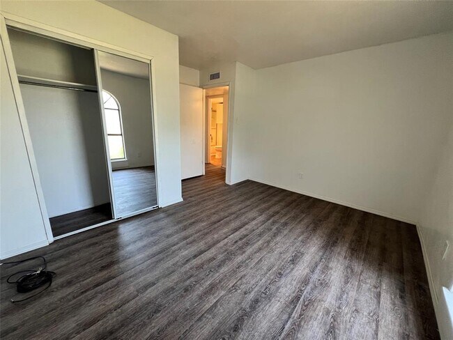 Building Photo - 24315 Beef Canyon Dr