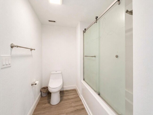Building Photo - 3-bedroom + den, 2-bath condo at The Tides at Pelican Landing