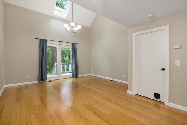 Building Photo - 20 Glengarry Dr
