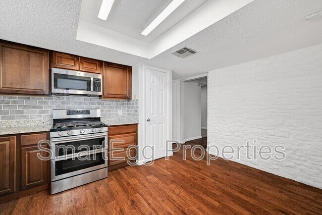 Building Photo - 10703 Onyx Cove