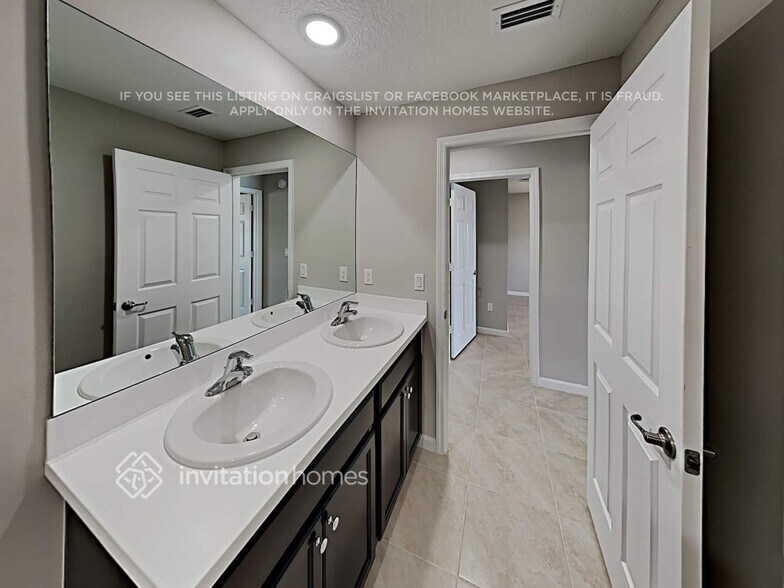 Building Photo - 2541 SE Floresta Dr