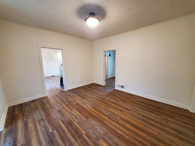 Building Photo - 4024 Niles Rd