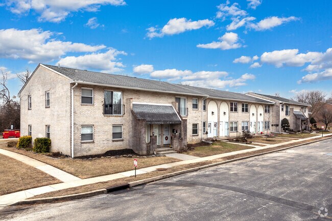 Building Photo - Knightsbridge Condominiums
