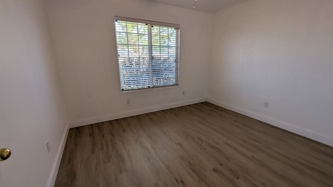 Building Photo - Large & Beautiful 4 Bedroom 2 Bath Custom ...