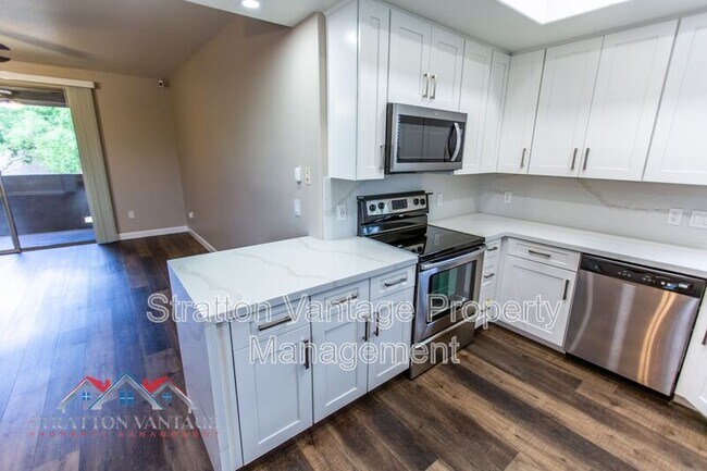 Building Photo - 11680 E Sahuaro Dr