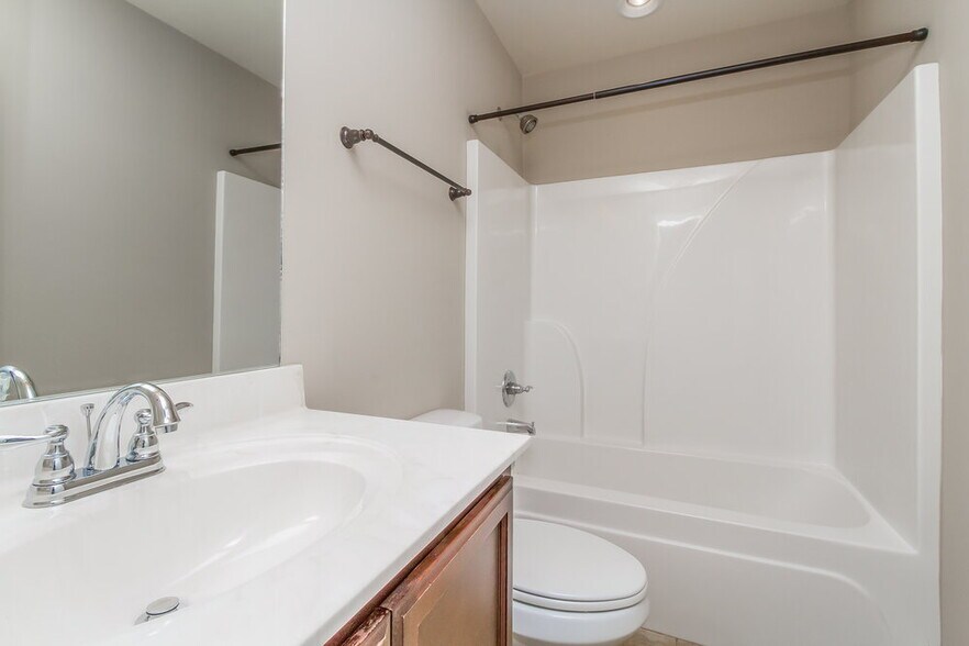 Building Photo - 8427 Manor Farm Dr