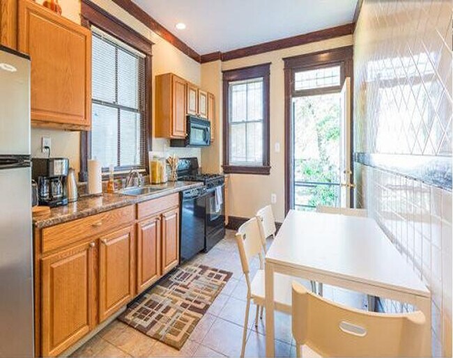 Building Photo - 1308 Potomac Ave SE