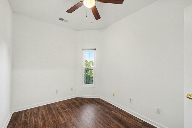Building Photo - 961 Mistflower Ln