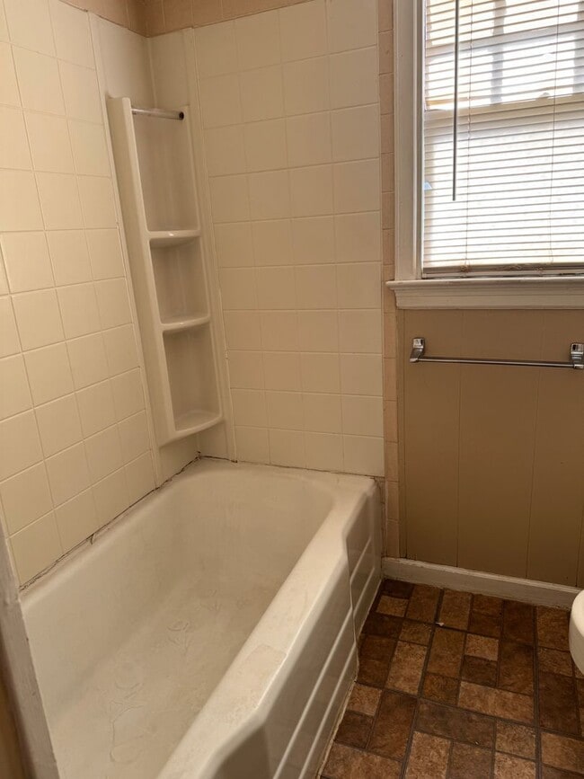 Building Photo - 924 S Crockett St