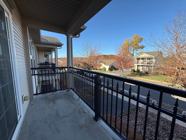 Building Photo - Three Bedroom Condo in Tradition Point