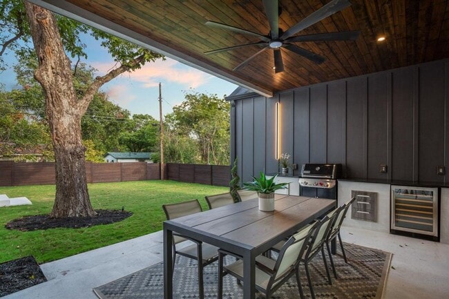 Building Photo - Stunning South Austin Oasis