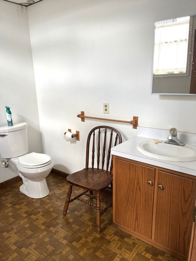 Building Photo - Spacious 4BR/3.5BA Single Family Home on 2...