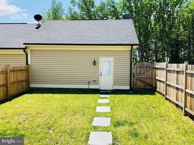 Building Photo - 460 Coneflower Ln