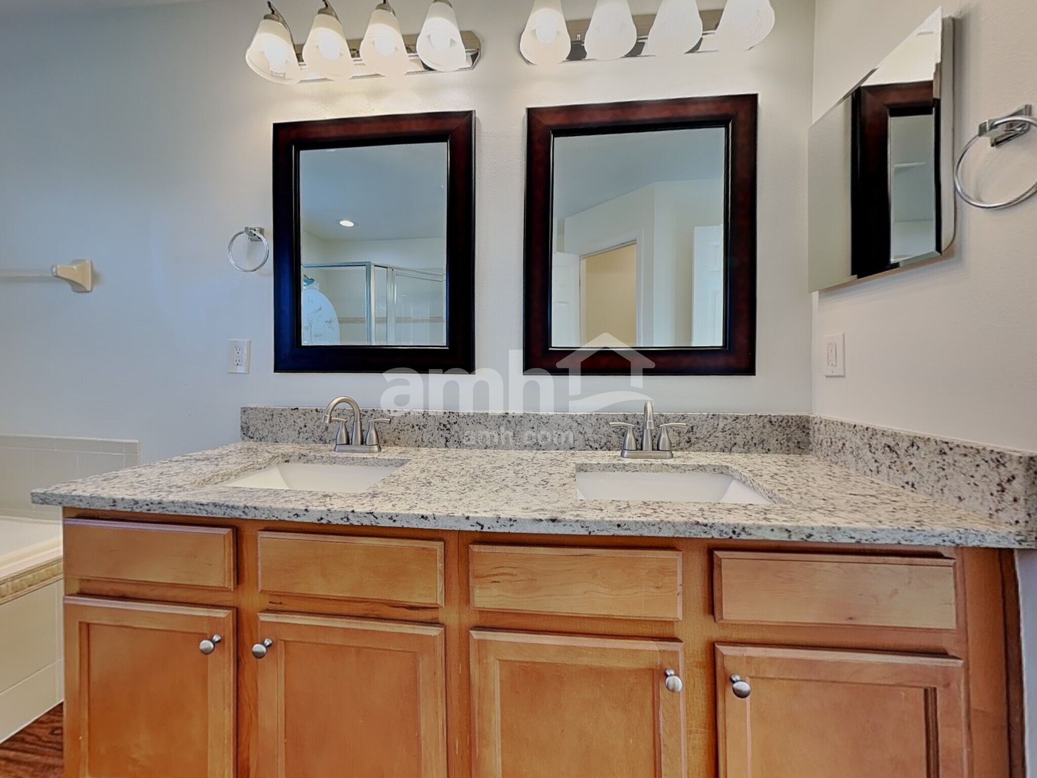 Building Photo - 1921 Darlin Cir