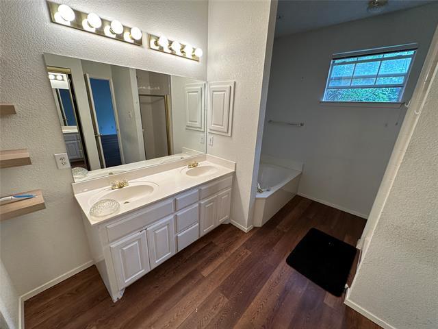 Building Photo - 2507 Pinegrove Cir