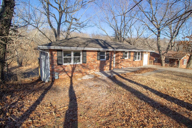 Building Photo - 715 Bluffdale Dr