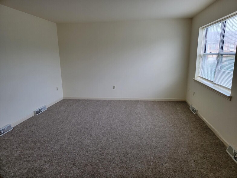 Building Photo - 396 Dohner Dr
